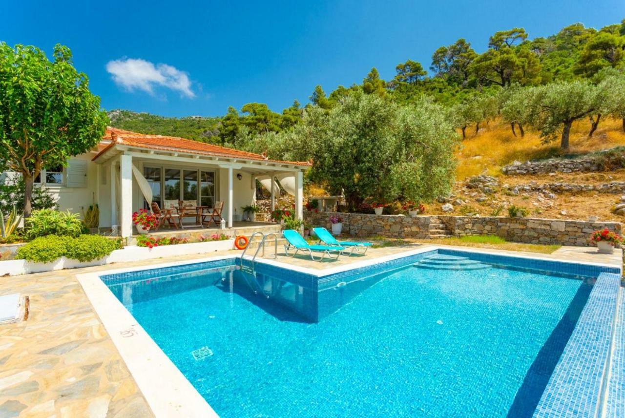 Villa Tassoula Isomata Exteriör bild