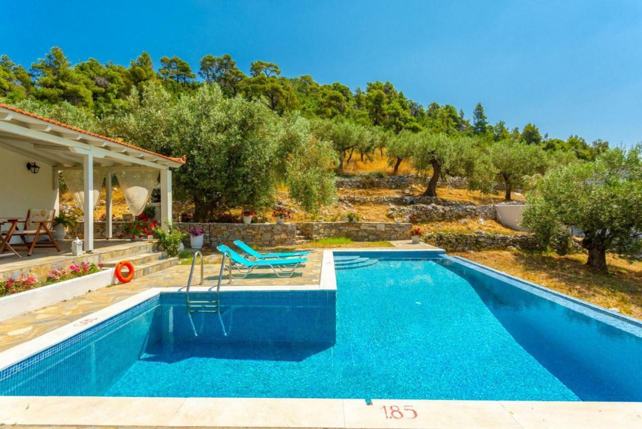 Villa Tassoula Isomata Exteriör bild