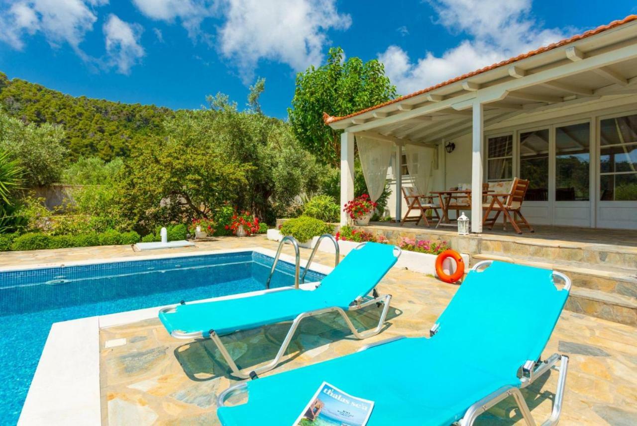 Villa Tassoula Isomata Exteriör bild