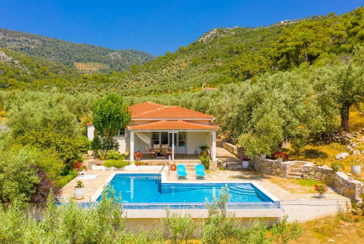 Villa Tassoula Isomata Exteriör bild
